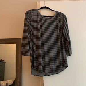 Three-quarter sleeve shirt